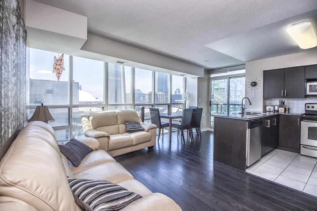 Napa Furnished Suites At Cn Tower & Maple Leaf Square Toronto Habitación foto